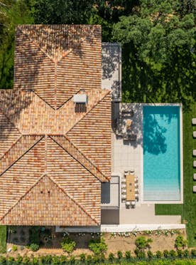 location - Jen - Luxury Home with Pool and Garden  location - Jen - This luxury home features a stunning pool and well-maintained garden, providing an ideal living environment.