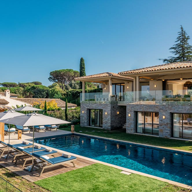 location - Les Lions - Luxury Home with Pool and Garden  location - Les Lions - Beautiful luxury home with a private pool and well-maintained garden, offering an ideal living environment.