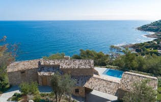 location - Printania - Luxury Villa with Pool and Sea View  location - Printania - Discover this stunning luxury villa offering a breathtaking sea view. The property includes a private pool and well-maintained garden.