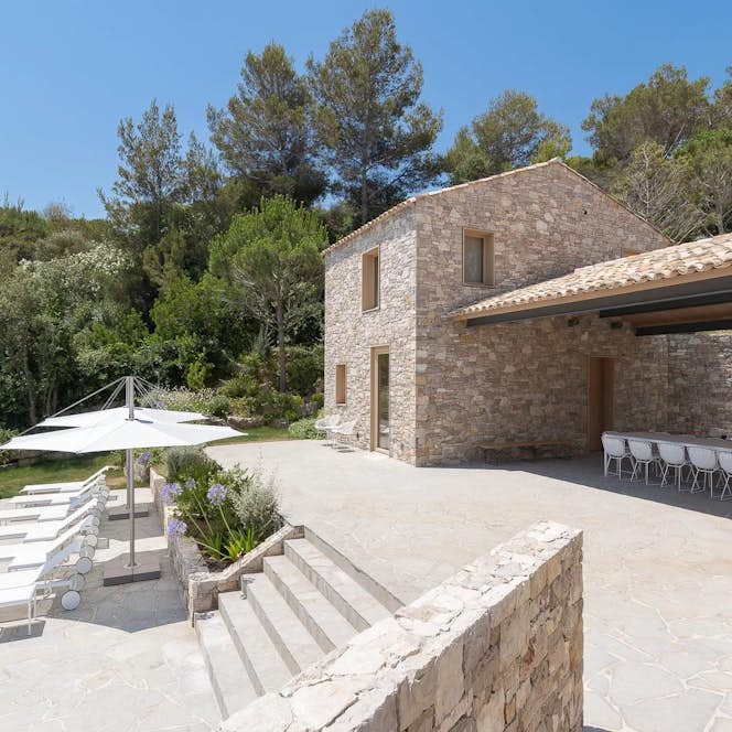 location - Printania - Modern house with pool and garden  location - Printania - This modern house features an outdoor pool and lush garden, providing an ideal setting for relaxation and outdoor activities.