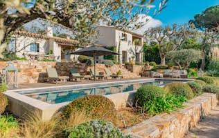 location - Albelia - Luxury Home with Pool and Garden  location - Albelia - Discover this stunning luxury home with a private pool and well-maintained garden. Perfect for a dream life.