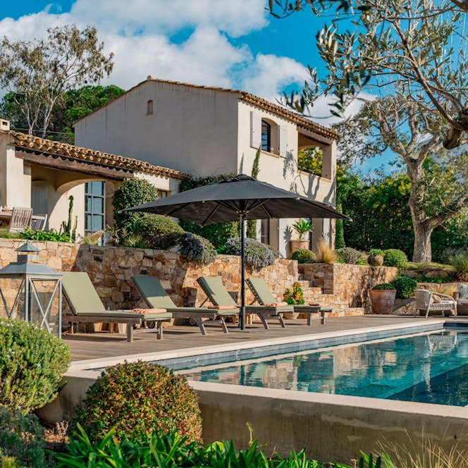 location - Albelia - Luxury Home with Pool and Garden  location - Albelia - Discover this stunning luxury home with a private pool and well-maintained garden. Perfect for a dream life.