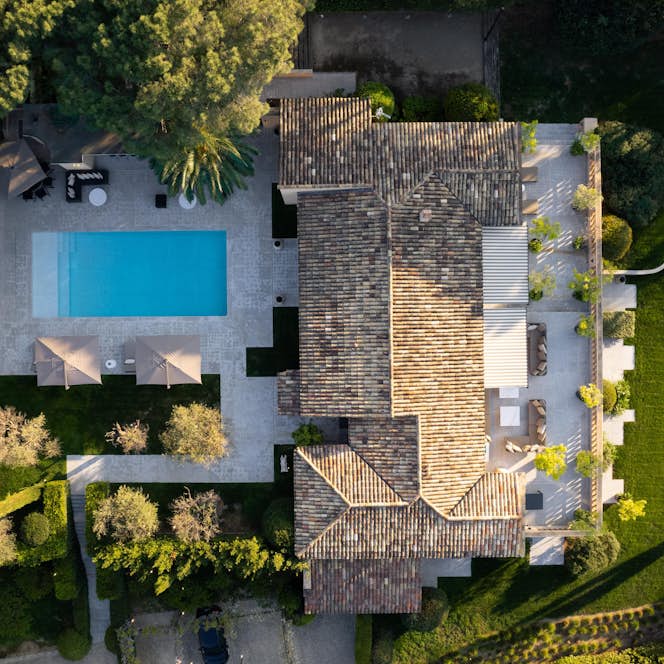 location - Les Gemeaux - Luxury Home with Pool and Garden  location - Les Gemeaux - Discover this stunning luxury home with a private pool and well-maintained garden. Perfect for a dream life.