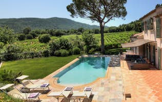 location - Baldina - Luxury Home with Pool and Stunning View  location - Baldina - Discover this stunning luxury home with a private pool and breathtaking views of vineyards and mountains. Perfect for a dream life.