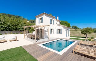location - Le Cabanon - House with pool and terrace  location - Le Cabanon - Beautiful house with a private pool and sunny terrace, perfect for relaxation moments.
