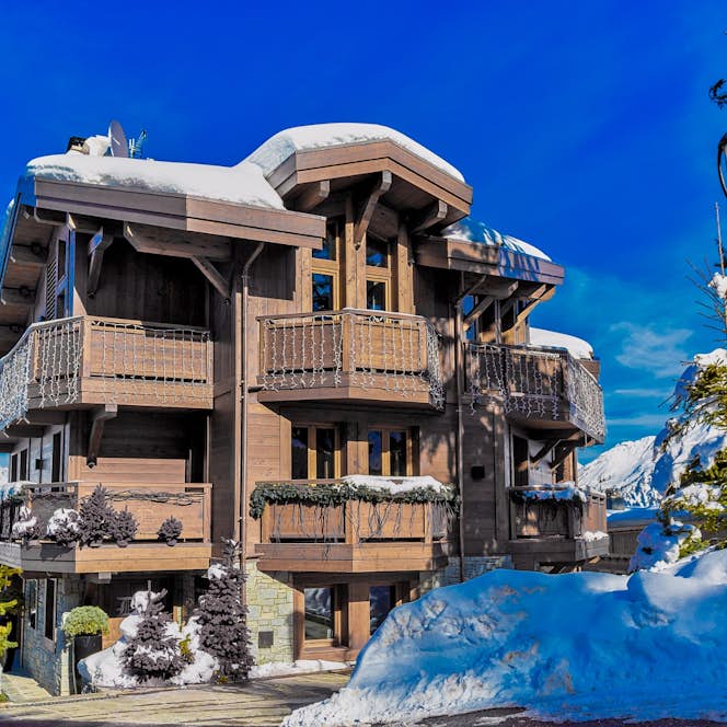 accommodation - La Datcha  - Luxury Mountain Chalet  accommodation - La Datcha  - Beautiful wooden chalet with stunning views of snow-covered mountains. Ideal for winter sports enthusiasts.