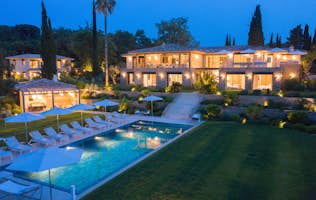 location - Les Carles - Luxury Villa with Pool and Garden  location - Les Carles - Beautiful luxury villa with a pool, well-maintained garden, and stunning views of nature. Ideal for a dream life.