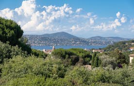 location - Les Carles - Panoramic Sea View from a Property  location - Les Carles - Discover this stunning sea and mountain view from a luxurious property. Perfect for a dream life.