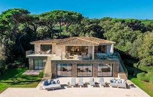 location - Marres - Luxury Home with Beautiful Garden and Stunning View  location - Marres - This luxury home features a stunning garden and a breathtaking view. It has a spacious terrace with elegant outdoor furniture and modern architecture.