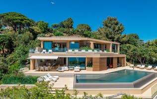 location - Alkmene - Modern villa with pool and stunning view  location - Alkmene - This stunning modern villa features an outdoor pool, a sunny terrace, and a breathtaking view of the surrounding nature. Ideal for a luxurious and relaxing lifestyle.