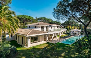 location - Les Lices - Luxury Home with Pool and Garden  location - Les Lices - This stunning luxury home features a pool, lush garden, and breathtaking views. Perfect for a dream life.