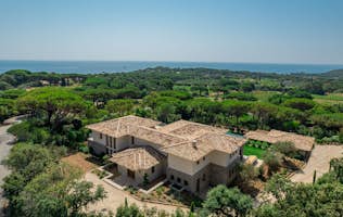 location - Horizon - Luxury Villa with Panoramic View  location - Horizon - Stunning modern luxury villa with a breathtaking view of the sea and lush surroundings. Perfect for a luxurious and serene life.