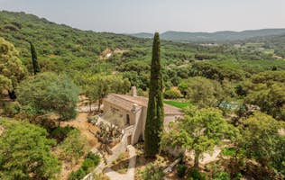 location - La Ribote - Country House with Panoramic View  location - La Ribote - This country house is located in a stunning natural setting, surrounded by trees and offering a panoramic view of the landscape. Ideal for those seeking peace and quiet.
