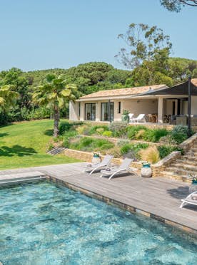 location - Marco Polo - Modern villa with pool and tropical garden  location - Marco Polo - Discover this stunning modern villa with a private pool and lush tropical garden. Ideal for vacations or daily life, this property offers a serene and elegant setting.