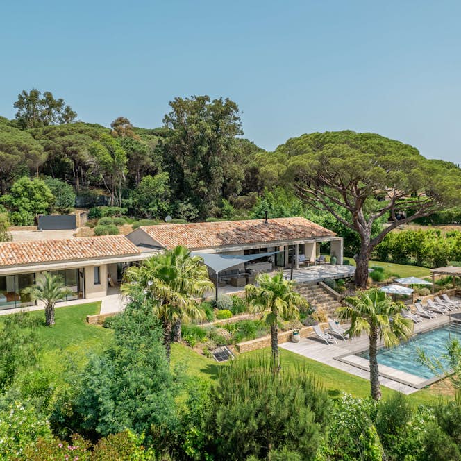 location - Marco Polo - Modern villa with private pool and lush garden  location - Marco Polo - This stunning modern villa features a private pool, lush garden, and breathtaking views of the surrounding nature. Ideal for a luxurious and relaxing lifestyle.