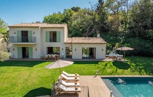 location - Biches - Luxury Home with Pool and Garden  location - Biches - This stunning luxury home features a pool, well-maintained garden, and a terrace perfect for outdoor dining. Ideal for a dream life.