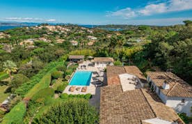 location - Lola - Villa with pool and panoramic view  location - Lola - Beautiful villa with a private pool and a stunning view of the sea and surroundings. Ideal for a luxurious and relaxing life.