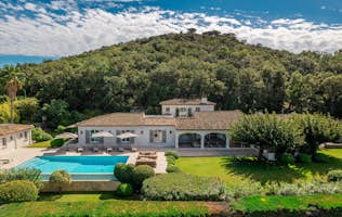 location - Lola - Luxury Villa with Pool and Breathtaking View  location - Lola - Discover this stunning luxury villa located in an exceptional natural setting. The property features a private pool, well-maintained garden, and a breathtaking view of the surrounding nature.