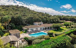location - Lola - Luxury Villa with Pool and Garden  location - Lola - Discover this stunning luxury villa set in a natural setting with a pool and lush garden. Ideal for a dream life.